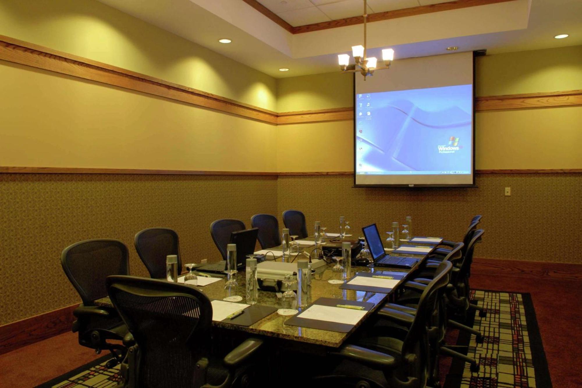 Doubletree By Hilton Libertyville-Mundelein Bagian luar foto