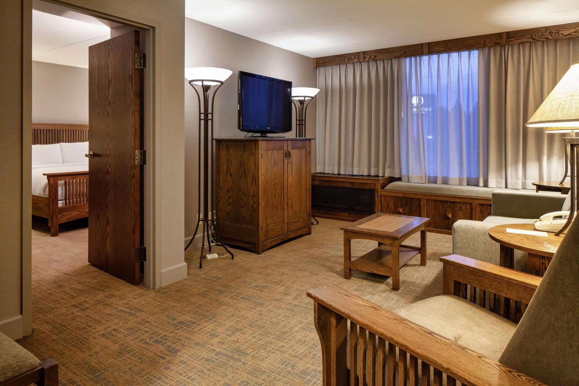 Doubletree By Hilton Libertyville-Mundelein Bagian luar foto
