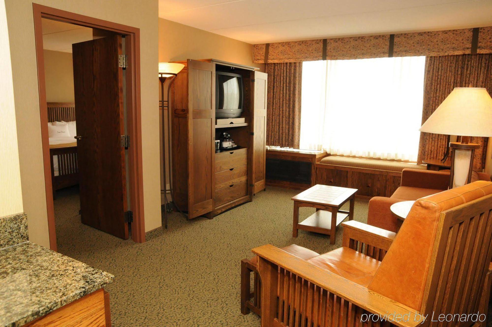 Doubletree By Hilton Libertyville-Mundelein Bagian luar foto